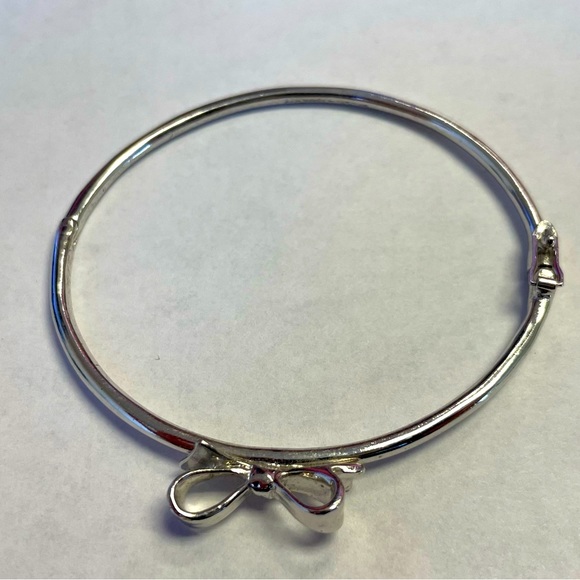 Kate Spade ♠️ Bow-Tie Bracelet with clasp closure - Picture 3 of 5
